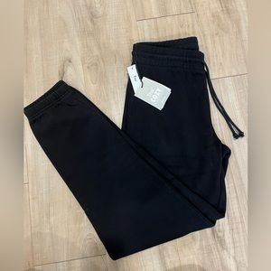 New with tags Tna Cozy Fleece Perfect Sweatpants